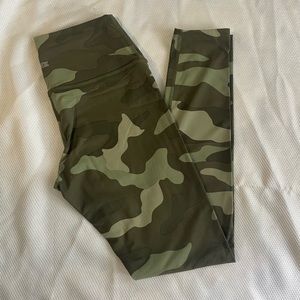 Victoria’s Secret Pink ultimate camo leggings